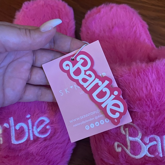 🎉Super Cute Bright Pink BARBIE Slippers 🥰 - Picture 3 of 5